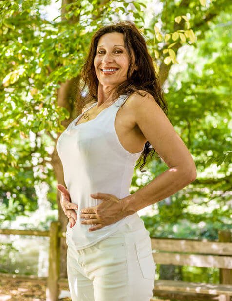 Peak BioBoost lady with flat belly